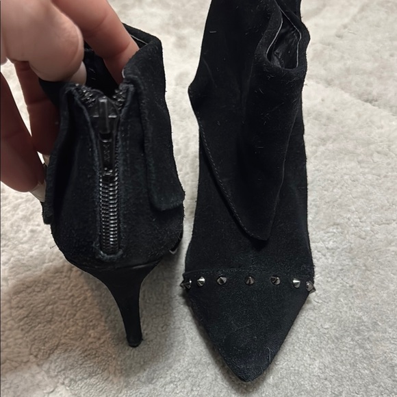 Steve Madden Black Heeled Booties with Pointed Toe - Picture 4 of 5